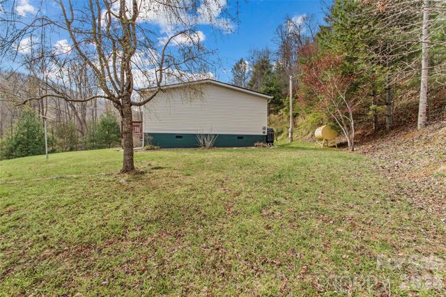 155 Thunderstruck Ridge, Burnsville, NC 28714
