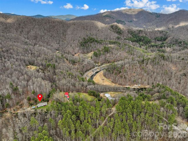 155 Thunderstruck Ridge, Burnsville, NC 28714