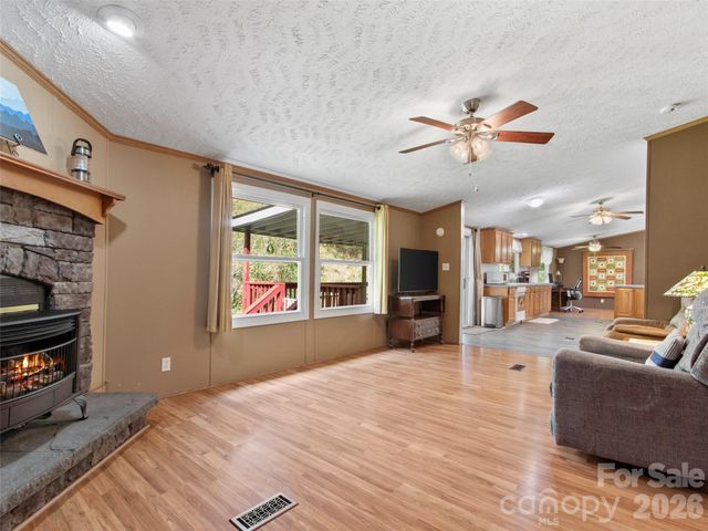 155 Thunderstruck Ridge, Burnsville, NC 28714