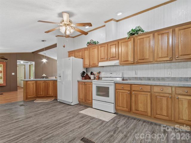 155 Thunderstruck Ridge, Burnsville, NC 28714