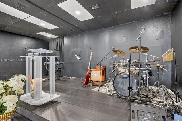 2151 SW 8th St, Miami, FL 33135