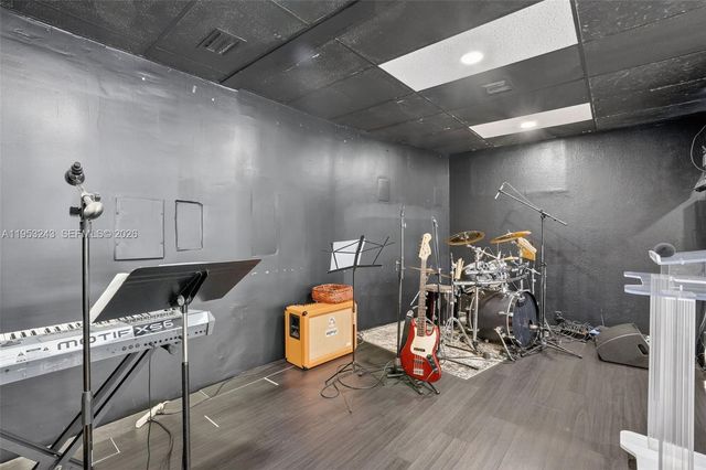 2151 SW 8th St, Miami, FL 33135