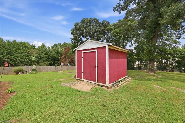 3986 Welcome Arcadia Road, Lexington, NC 27295