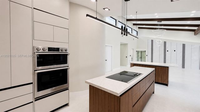 2765 NE 35th Dr, Fort Lauderdale, FL 33308