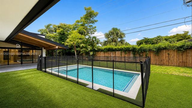 2765 NE 35th Dr, Fort Lauderdale, FL 33308