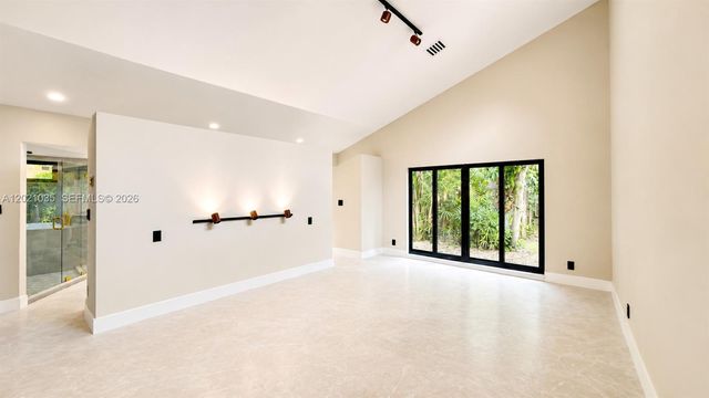 2765 NE 35th Dr, Fort Lauderdale, FL 33308