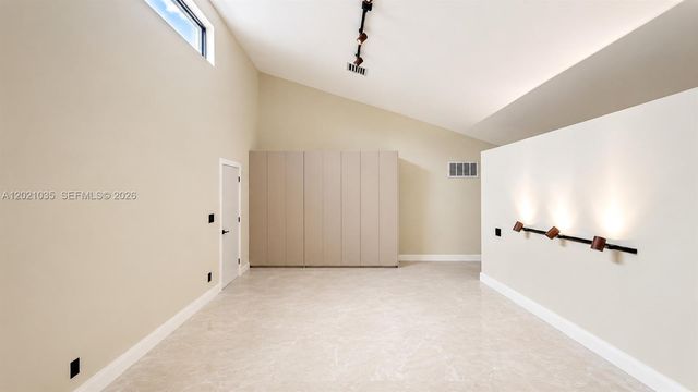 2765 NE 35th Dr, Fort Lauderdale, FL 33308