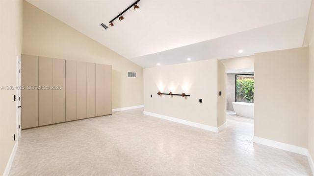2765 NE 35th Dr, Fort Lauderdale, FL 33308