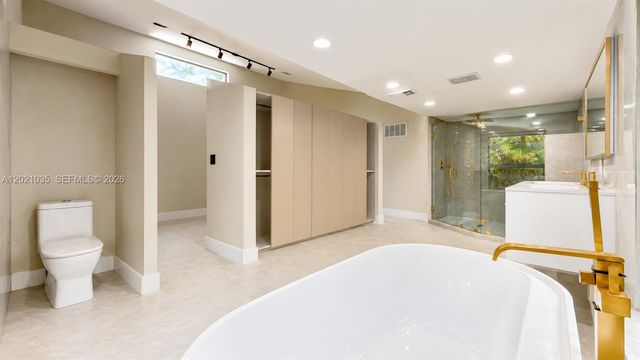 2765 NE 35th Dr, Fort Lauderdale, FL 33308