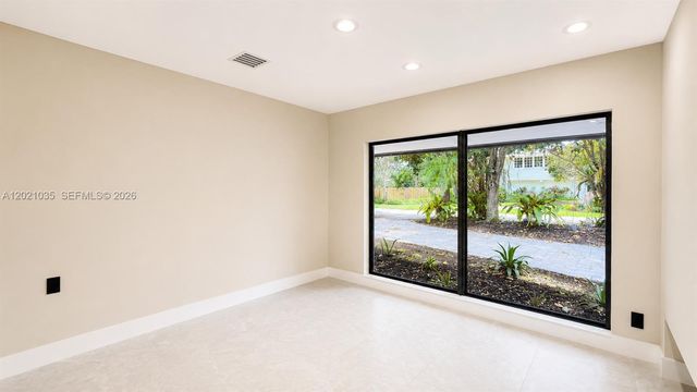 2765 NE 35th Dr, Fort Lauderdale, FL 33308