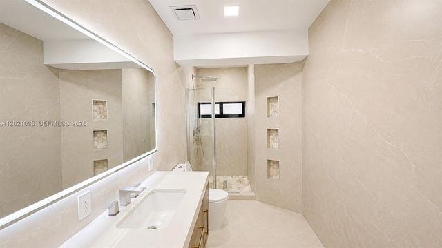 2765 NE 35th Dr, Fort Lauderdale, FL 33308