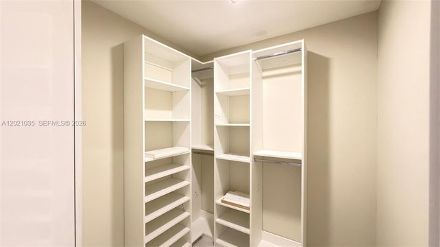 2765 NE 35th Dr, Fort Lauderdale, FL 33308