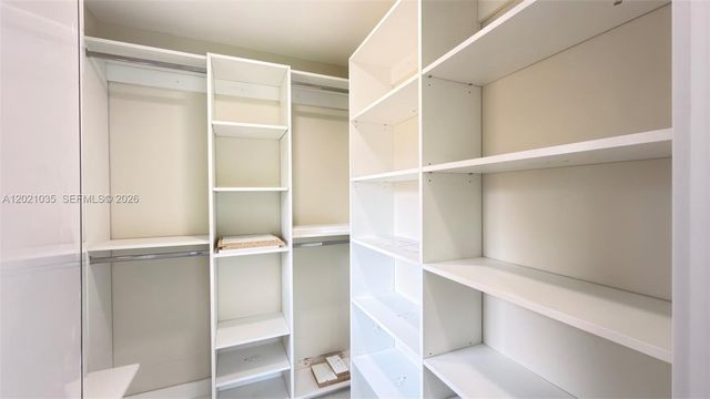 2765 NE 35th Dr, Fort Lauderdale, FL 33308