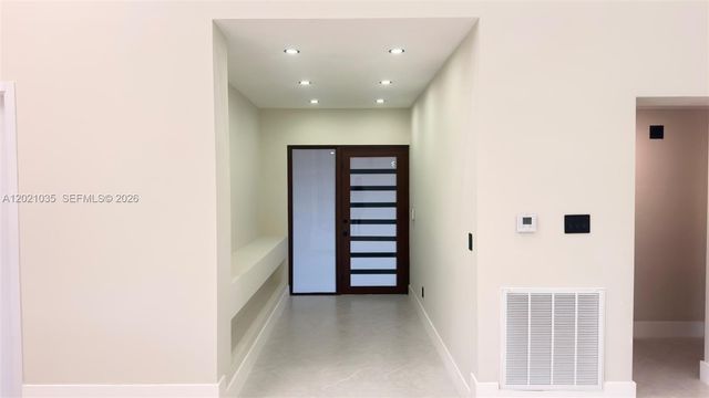 2765 NE 35th Dr, Fort Lauderdale, FL 33308