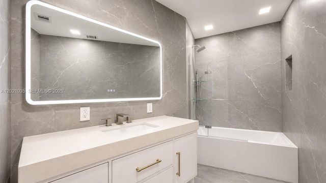 2765 NE 35th Dr, Fort Lauderdale, FL 33308