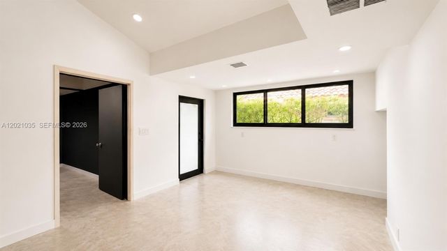 2765 NE 35th Dr, Fort Lauderdale, FL 33308
