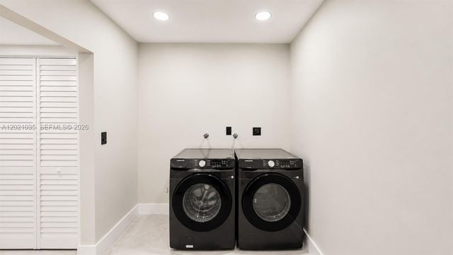 2765 NE 35th Dr, Fort Lauderdale, FL 33308