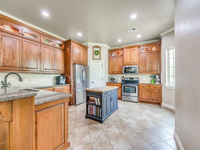 5208 Old Lantern Way, Choctaw, OK 73020