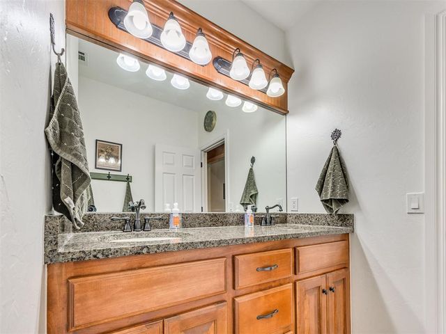 5208 Old Lantern Way, Choctaw, OK 73020