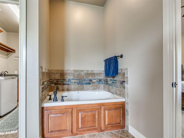 5208 Old Lantern Way, Choctaw, OK 73020
