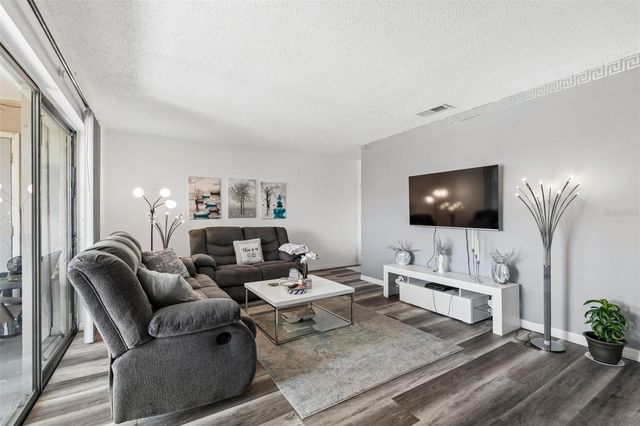 7210 N MANHATTAN AVENUE 523, Tampa, FL 33614