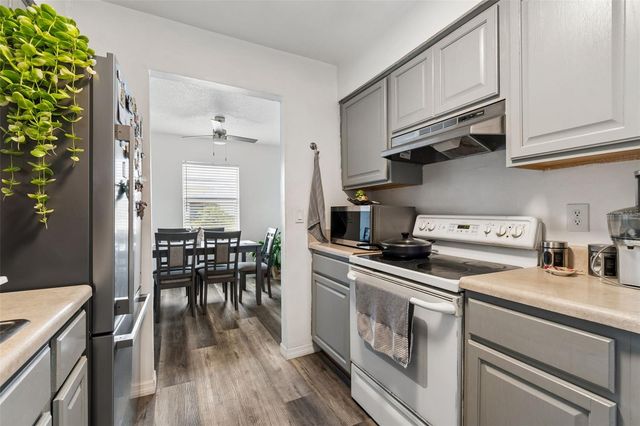 7210 N MANHATTAN AVENUE 523, Tampa, FL 33614