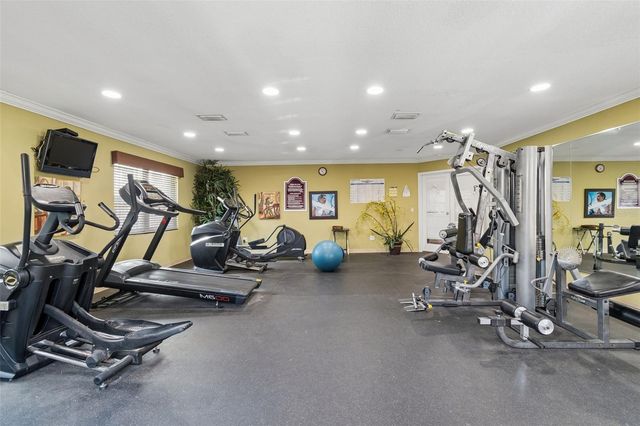 7210 N MANHATTAN AVENUE 523, Tampa, FL 33614