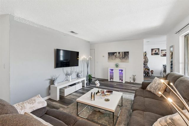 7210 N MANHATTAN AVENUE 523, Tampa, FL 33614