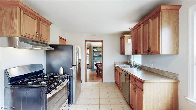 8111 Thornton Drive, Parma, OH 44129
