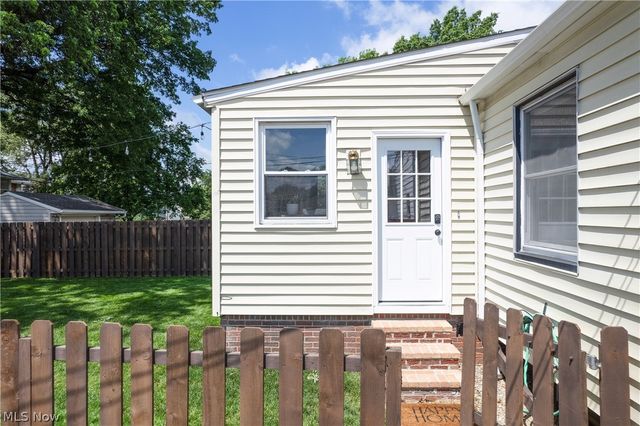 8111 Thornton Drive, Parma, OH 44129