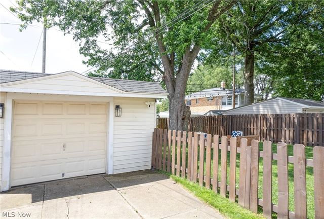 8111 Thornton Drive, Parma, OH 44129