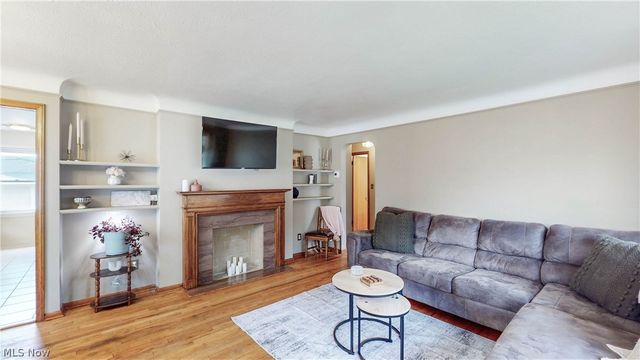 8111 Thornton Drive, Parma, OH 44129