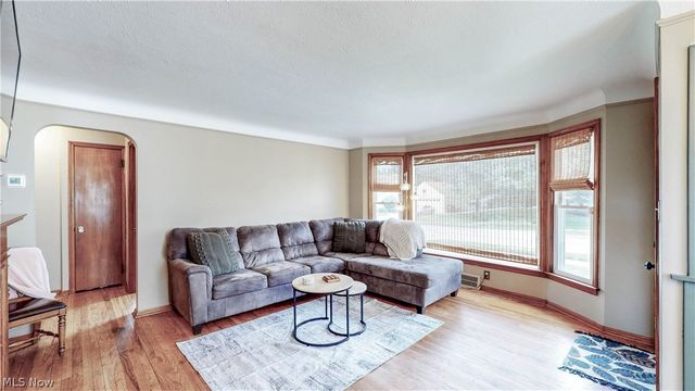8111 Thornton Drive, Parma, OH 44129