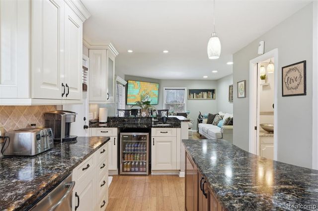 27772 Santa Barbara Drive, Lathrup Village, MI 48076