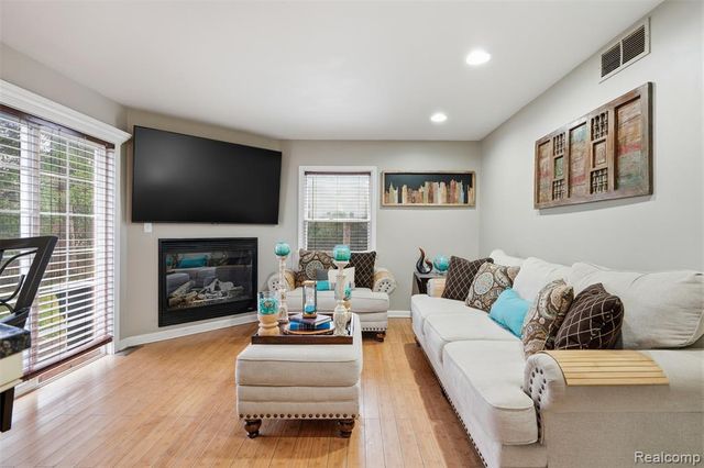 27772 Santa Barbara Drive, Lathrup Village, MI 48076