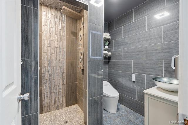 27772 Santa Barbara Drive, Lathrup Village, MI 48076