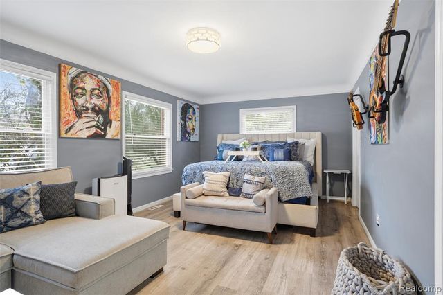 27772 Santa Barbara Drive, Lathrup Village, MI 48076