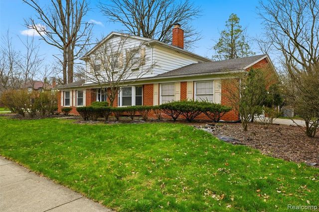 27772 Santa Barbara Drive, Lathrup Village, MI 48076