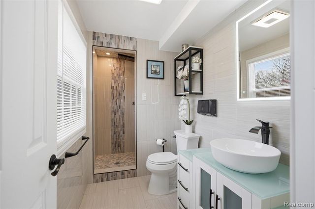 27772 Santa Barbara Drive, Lathrup Village, MI 48076