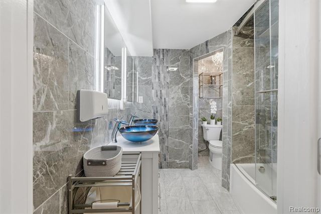 27772 Santa Barbara Drive, Lathrup Village, MI 48076