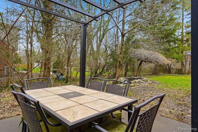 27772 Santa Barbara Drive, Lathrup Village, MI 48076