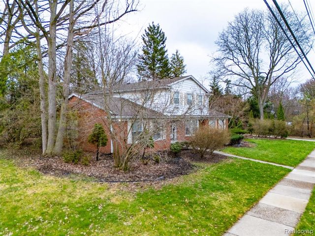 27772 Santa Barbara Drive, Lathrup Village, MI 48076