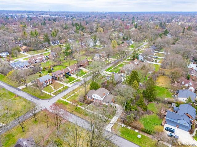 27772 Santa Barbara Drive, Lathrup Village, MI 48076