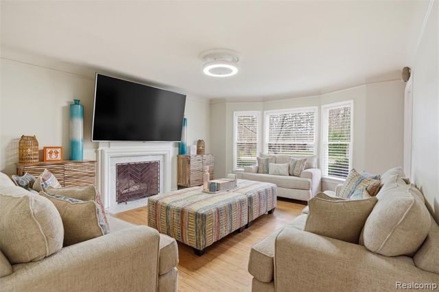 27772 Santa Barbara Drive, Lathrup Village, MI 48076