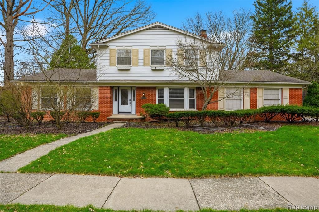 27772 Santa Barbara Drive, Lathrup Village, MI 48076