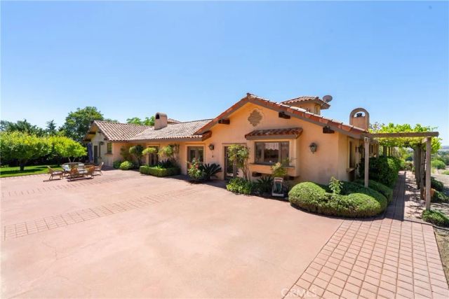 7568 Creston, Paso Robles, CA 93446