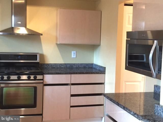 14886 LAMBETH SQ, Centreville, VA 20120