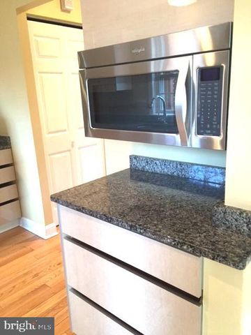 14886 LAMBETH SQ, Centreville, VA 20120