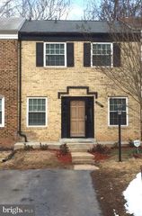 14886 LAMBETH SQ, Centreville, VA 20120