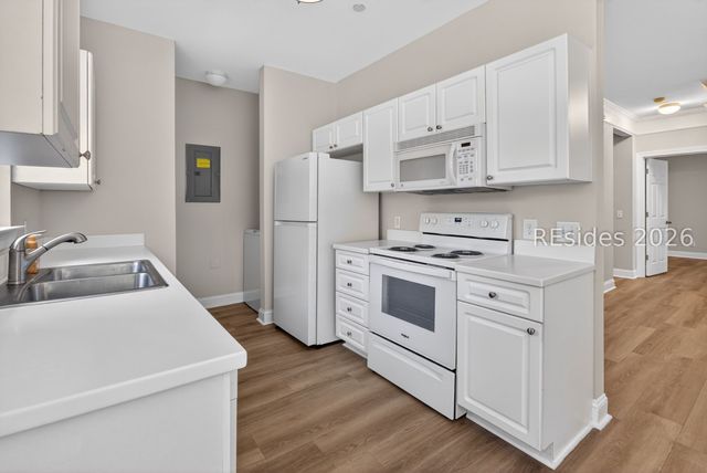 31 Summerfield Ct Apt 113, Hilton Head Island, SC 29926